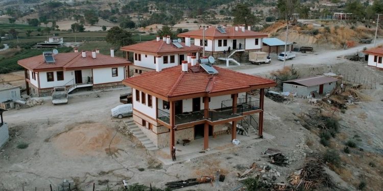 Manavgat’ta 788 konutluk teslimat tamamlandı