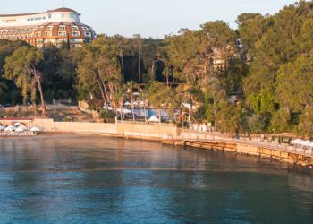 Eğlence ile tatili bir arada sunuyor