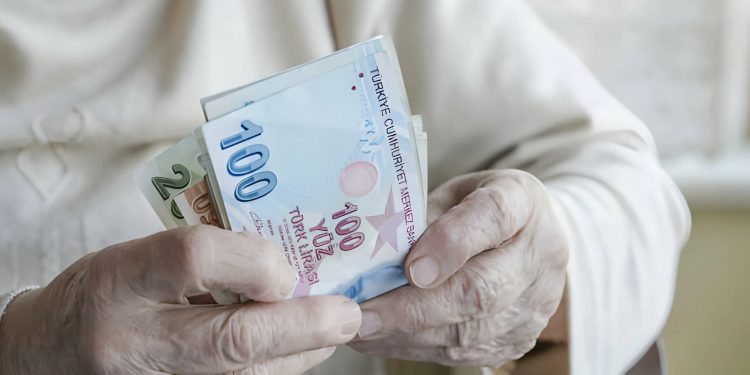 En düşük emekli aylığı 12 bin 500 lira oldu