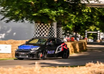 Toyota yeni modellerini “Hızla” tanıttı