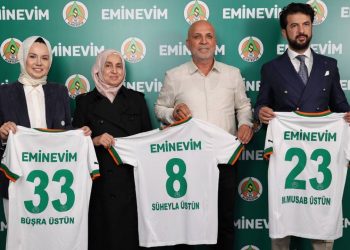 Eminevim Alanyaspor’un forma sırt sponsoru oldu