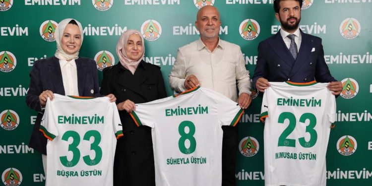 Eminevim Alanyaspor’un forma sırt sponsoru oldu