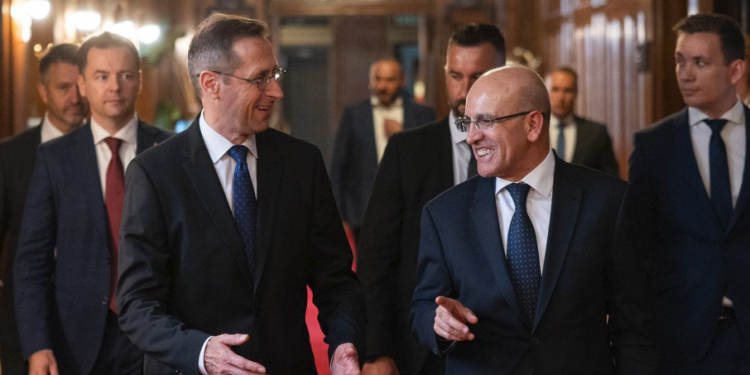 Azalan cari açığımız dezenflasyon göstergesi