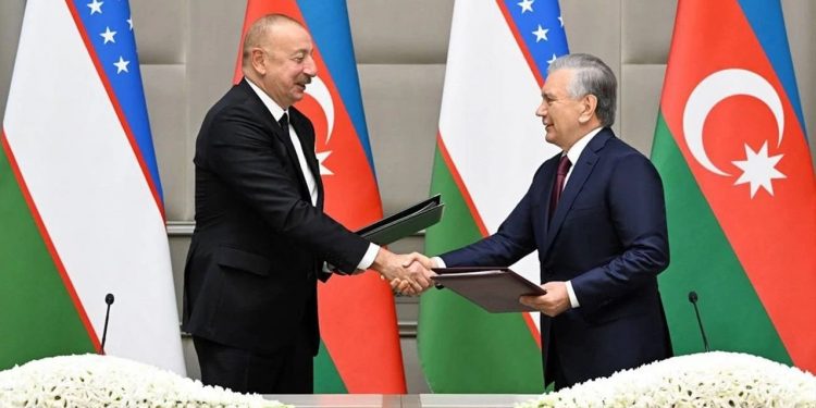 Özbekistan-Azerbaycan diyaloğu bölgesel avantaj sunacak