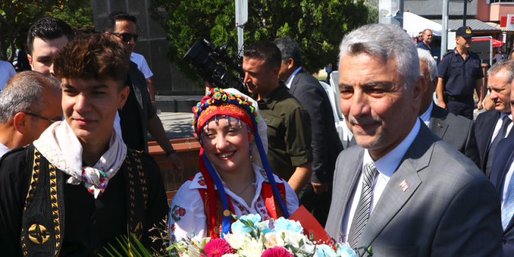 Türk ekonomisi hem büyüyor hem yıldızını parlatıyor