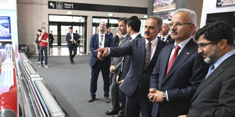 Türkiye’nin altyapısını daha da “hızlandırmak için devredeyiz