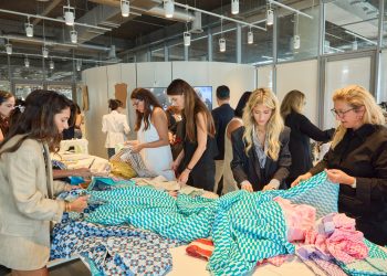 “Döngüsel Moda” için 7 bin kişiyi sanatla buluşturdu