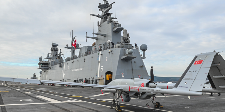 Bayraktar TB3, TCG Anadolu’ya iki kez iniş kalkış yaptı