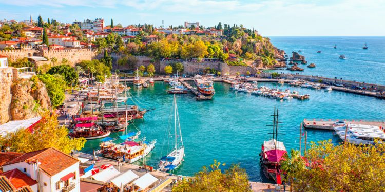Antalya turist ve rezervasyonda yeni rekorlara koşuyor