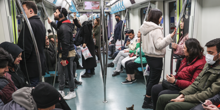 Marmaray bir günde 743 bin 596 yolcu taşıyarak rekor tazeledi
