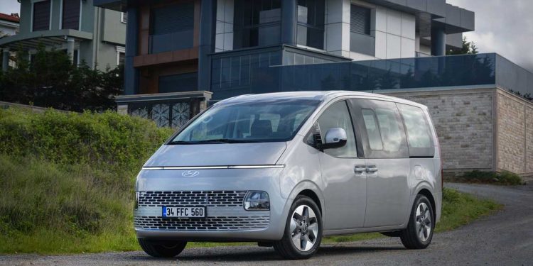 Hyundai Staria’nın hibriti Türkiye’de satışa sunuldu