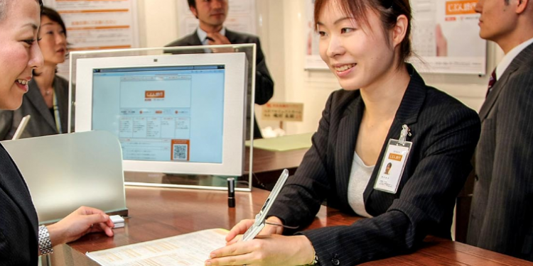 Japon banka çalınan milyonlarca dolar için özür diledi