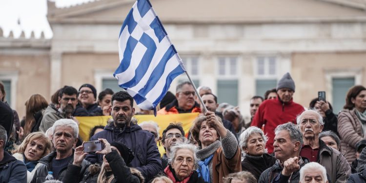 Yunanistan’da yeni bütçeye “yoksulluk” eleştirisi