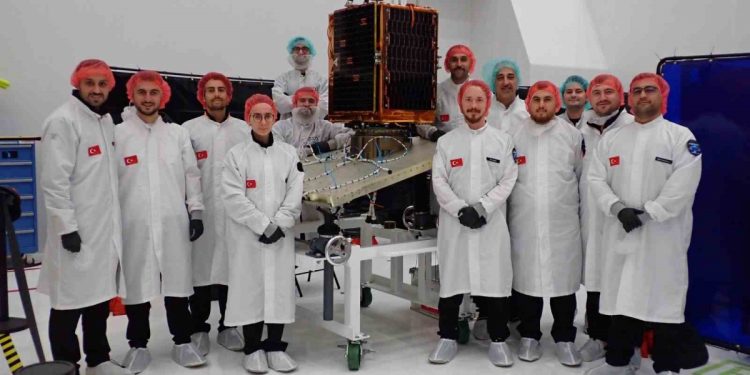 Milli uydu Fergani FGN-100-d1 uluslararası ilgi odağı oldu