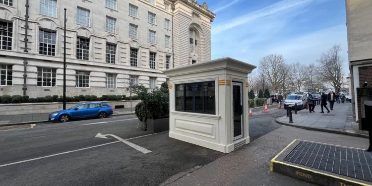 Karmod’un güvenlik kioskları İngiltere’nin tarihi caddesinde