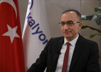 Türkiye yönünü güneşe  çevirerek büyüyecek