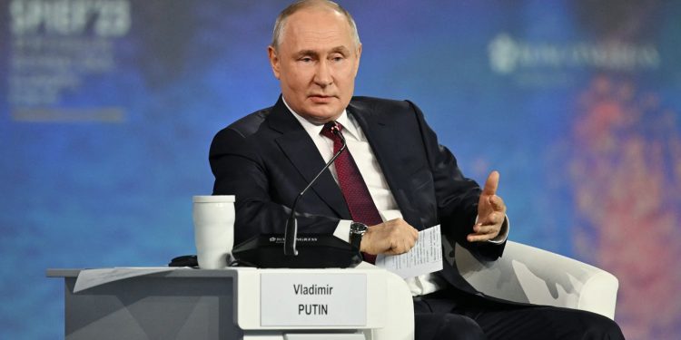 AB, Rusya’ya yeni yaptırım için kolları sıvıyor