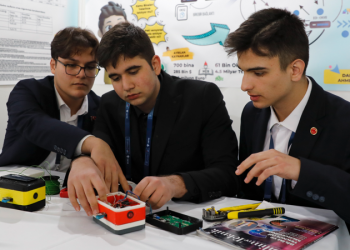 Kamu bina yalıtımına öğrenci eli değdi