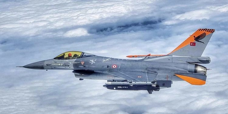 SOM-J seyir füzesi su üstü hedefini başarıyla vurdu