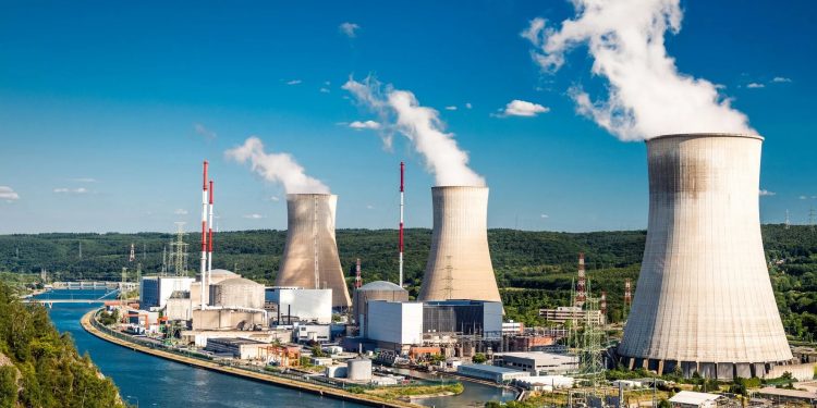 Fransa 6 yeni nükleer reaktör inşa edecek