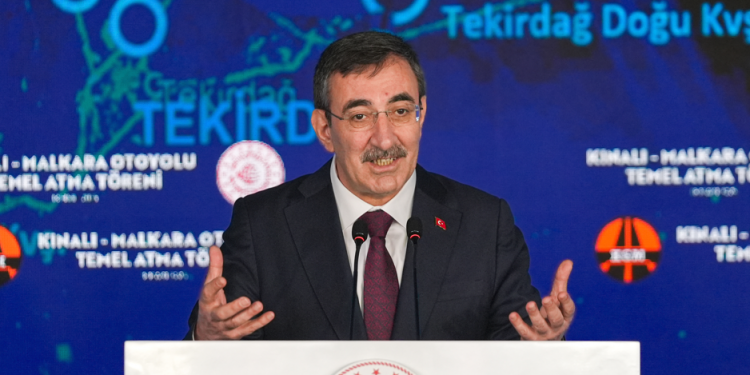 Ekonomik temeller güçlü büyük projeler sürecek