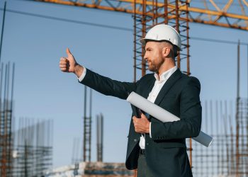 Müteahhitler ışığı gördü yeniden inşa başlıyor