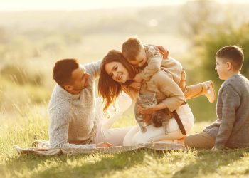 Kaç aile kendi konutunda kaç çocuk anne babasız?