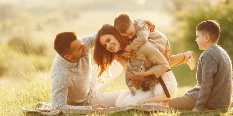 Kaç aile kendi konutunda kaç çocuk anne babasız?