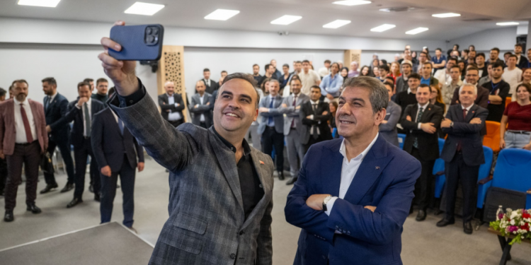 Küresel rekabete katılıp milli uydu şirketi kuracağız