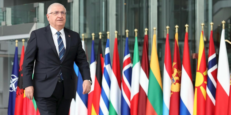 Savunma sanayisinde gelinen güç gıptayla takip ediliyor