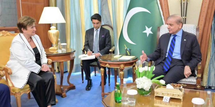 IMF, Pakistan’a 1 milyar dolarlık kaynağın önünü açtı