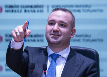 Enflasyonu frenlemek için için ipler sıkı tutuluyor