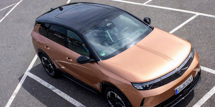 Opel modelleri cam tavanla özgürlüğe açılıyor