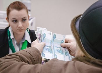 Rus ekonomisi resesyona girmenin eşiğinde