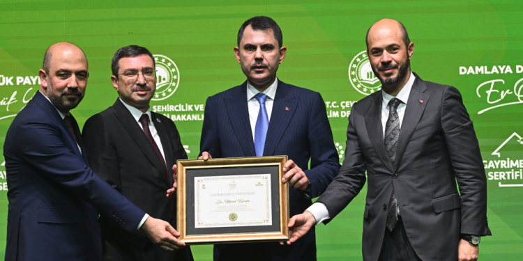 Vatandaşın ev hayalini hayata geçirmek için devredeyiz