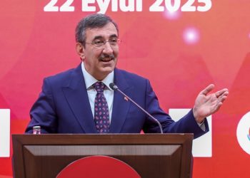 Türkiye sadece rakamlarla değil tüm sektörleriyle büyüyor