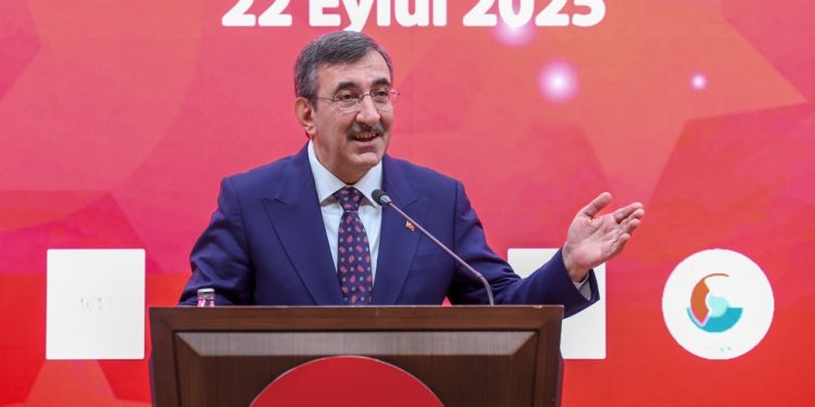 Türkiye sadece rakamlarla değil tüm sektörleriyle büyüyor