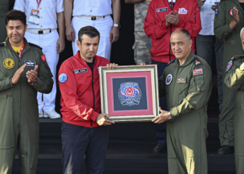 Savunma sanayisini test etti 1 milyondan fazla kişiyi mest etti