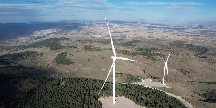 Türkiye’nin en büyük rüzgar türbini devreye alındı