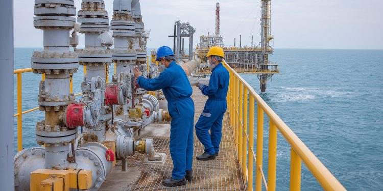 Doğalgaz ve petrolde İthalat artışı sürüyor