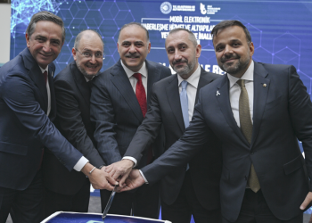 Dijital çağı bekleyen değil başlatan bir ülkeyiz