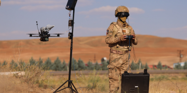 Milli kamikaze dron KarguFPV zırh delici harp başlığıyla hedefi vurdu