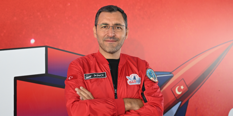 Üçlü ana teknolojide ilerlemek zorundayız