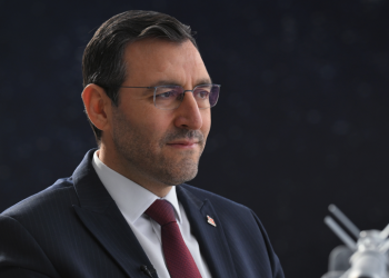 Omuz omuza mücadele verip başarılı işlere imza attık