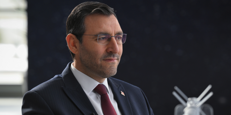 Omuz omuza mücadele verip başarılı işlere imza attık