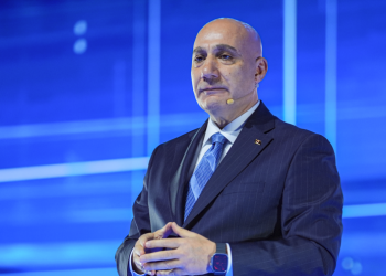 Finans sektörünü “elektriklendirdi” projelerini çeşitlendirdi