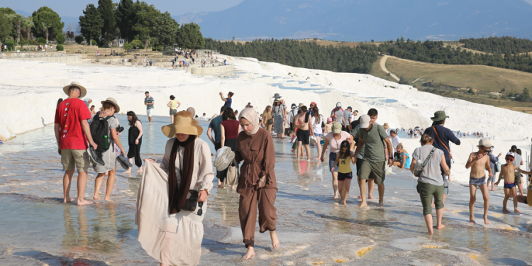 Turistler Türkiye’yi “görmeden” geçemiyor