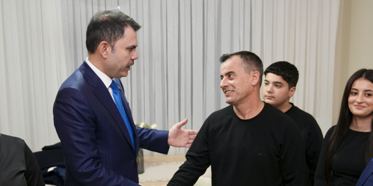 Alt ve üstyapıyla şehirleri yeniden kurmaktayız