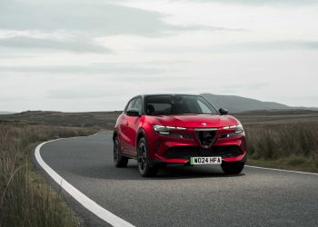 Alfa Romeo tarzı ve tutkusuyla sportiflik ve zarafet sunuyor