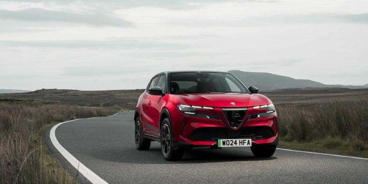Alfa Romeo tarzı ve tutkusuyla sportiflik ve zarafet sunuyor